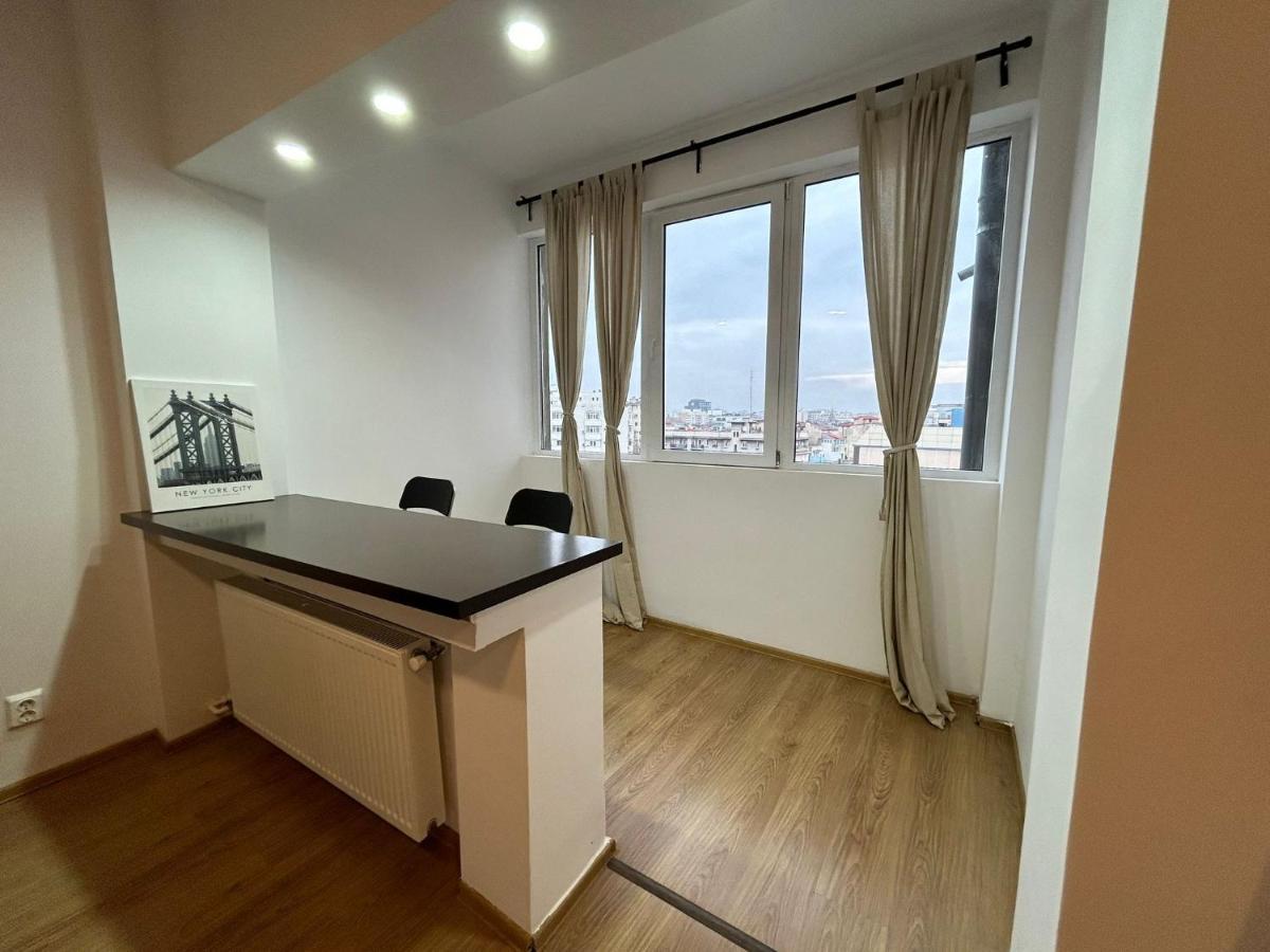 Elegant City Center Apartment Bucharest Exterior photo